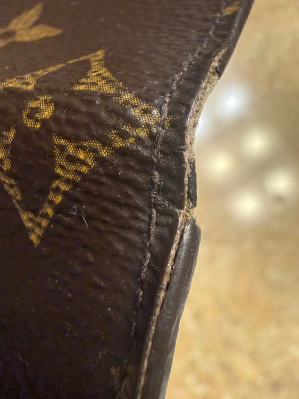 Authentic Louis Vuitton Monogram 4 Key Case Holder CT1116
